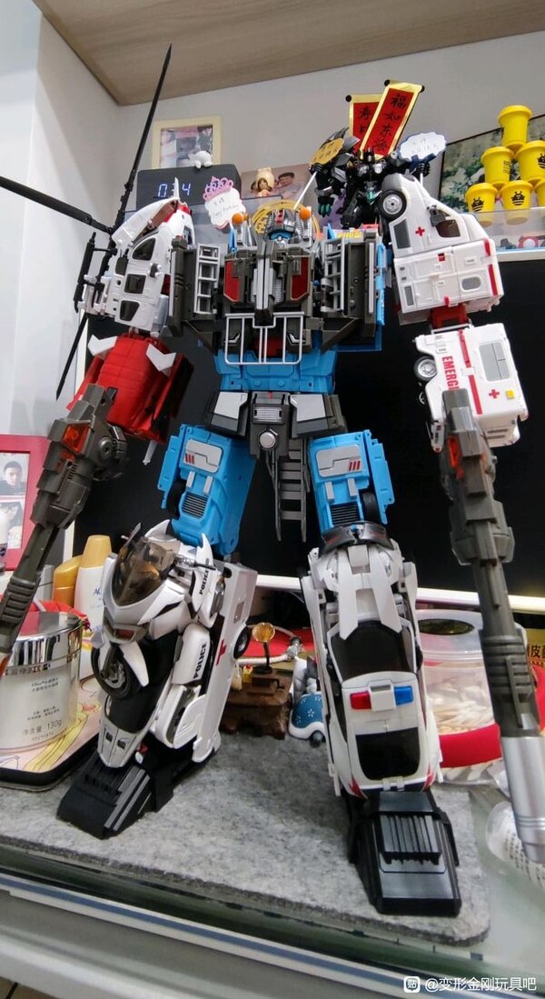 Generation Toy GT 8  Guardian (Defensor) Combiner Mode Image  (2 of 7)